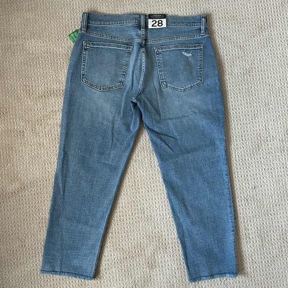 Gap Mid Rise Girlfriend Jeans - Picture 6 of 7